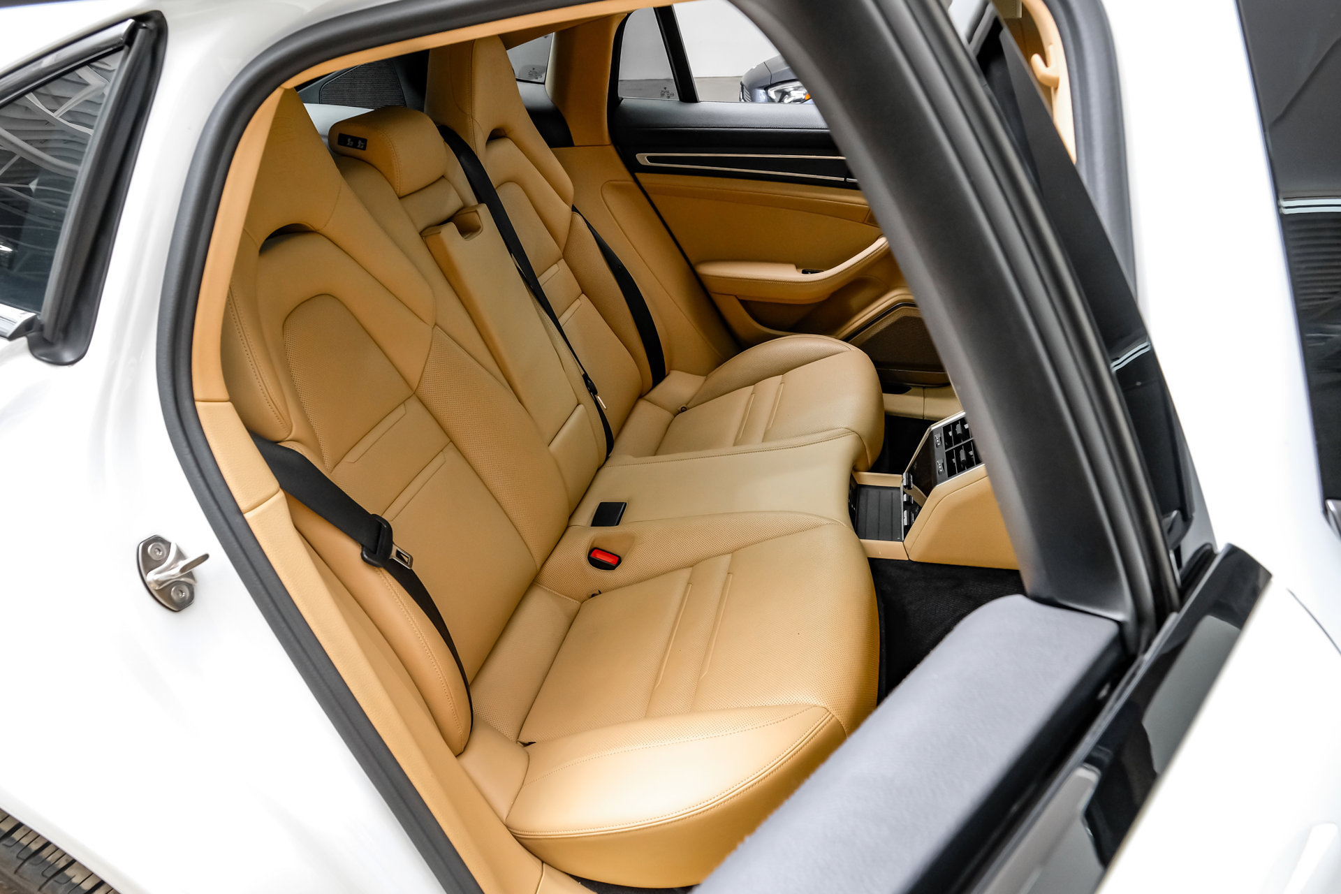 Used 2023 Porsche Panamera Platinum Edition w/ Sportdesign Package RWD image 41
