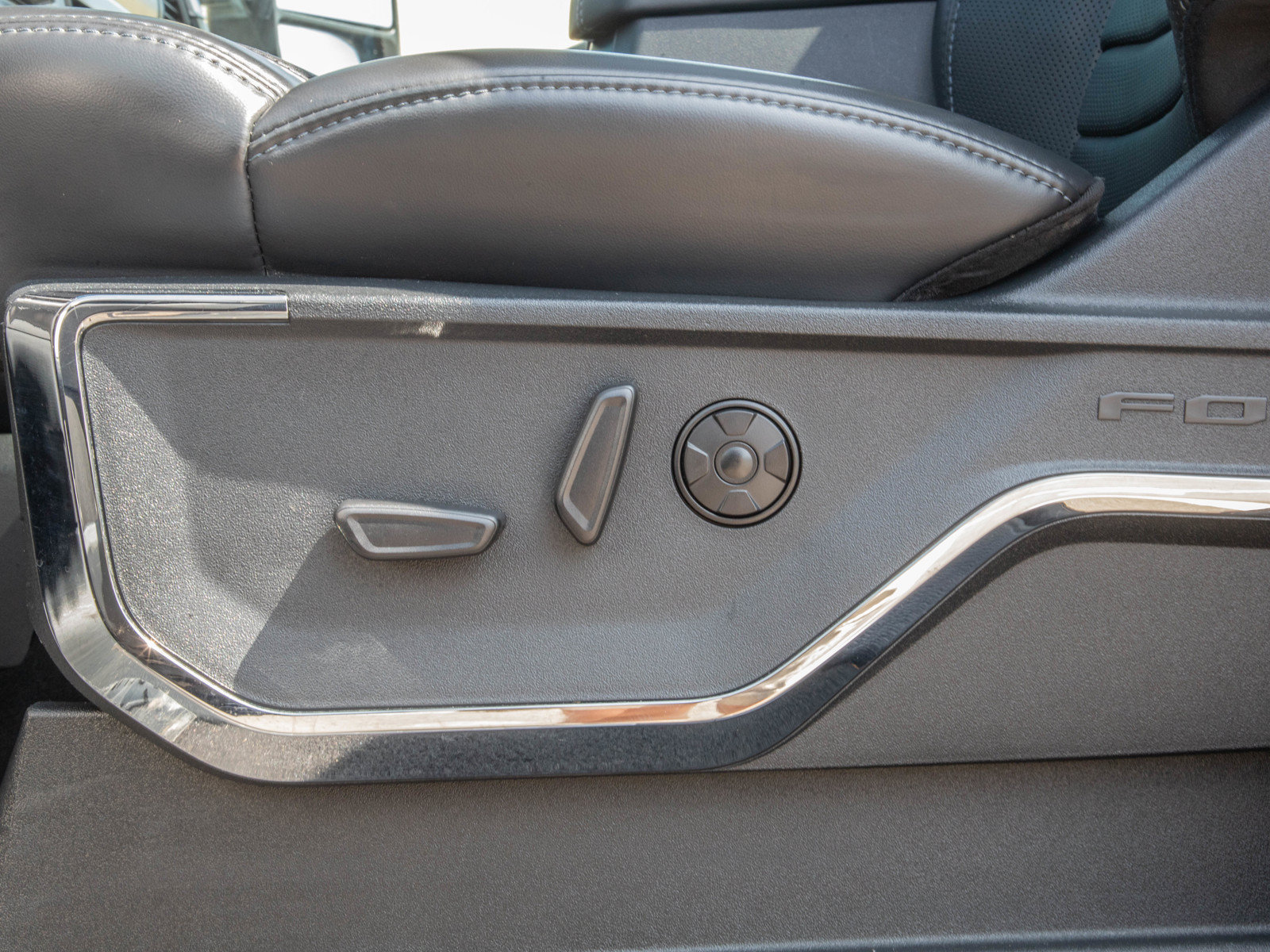 Used 2025 Ford F350 Platinum AWD/4WD image 26