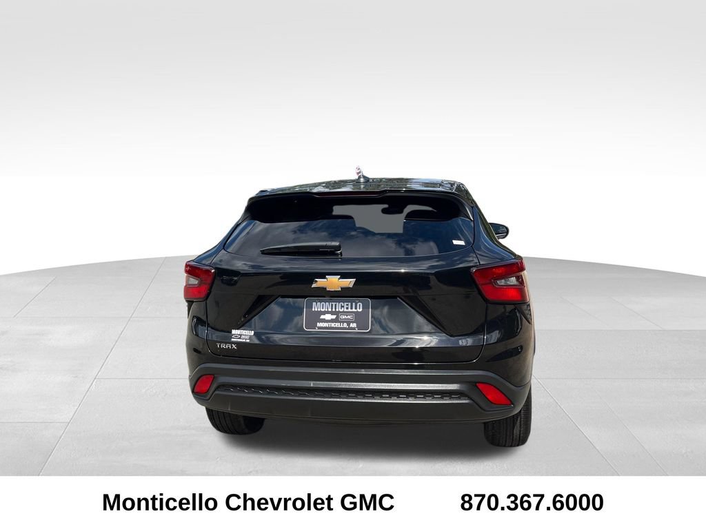 Used 2025 Chevrolet Trax LS FWD image 4
