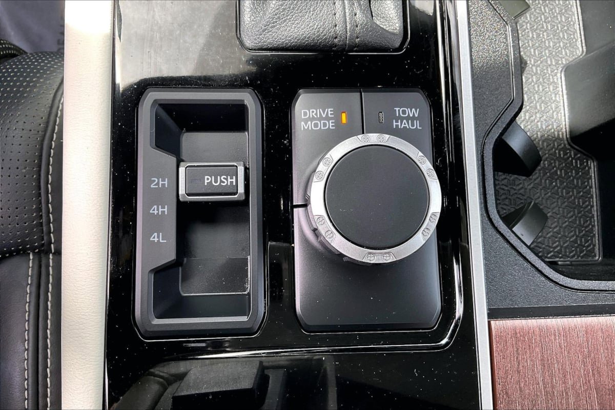 Used 2023 Toyota Sequoia Capstone AWD/4WD image 37