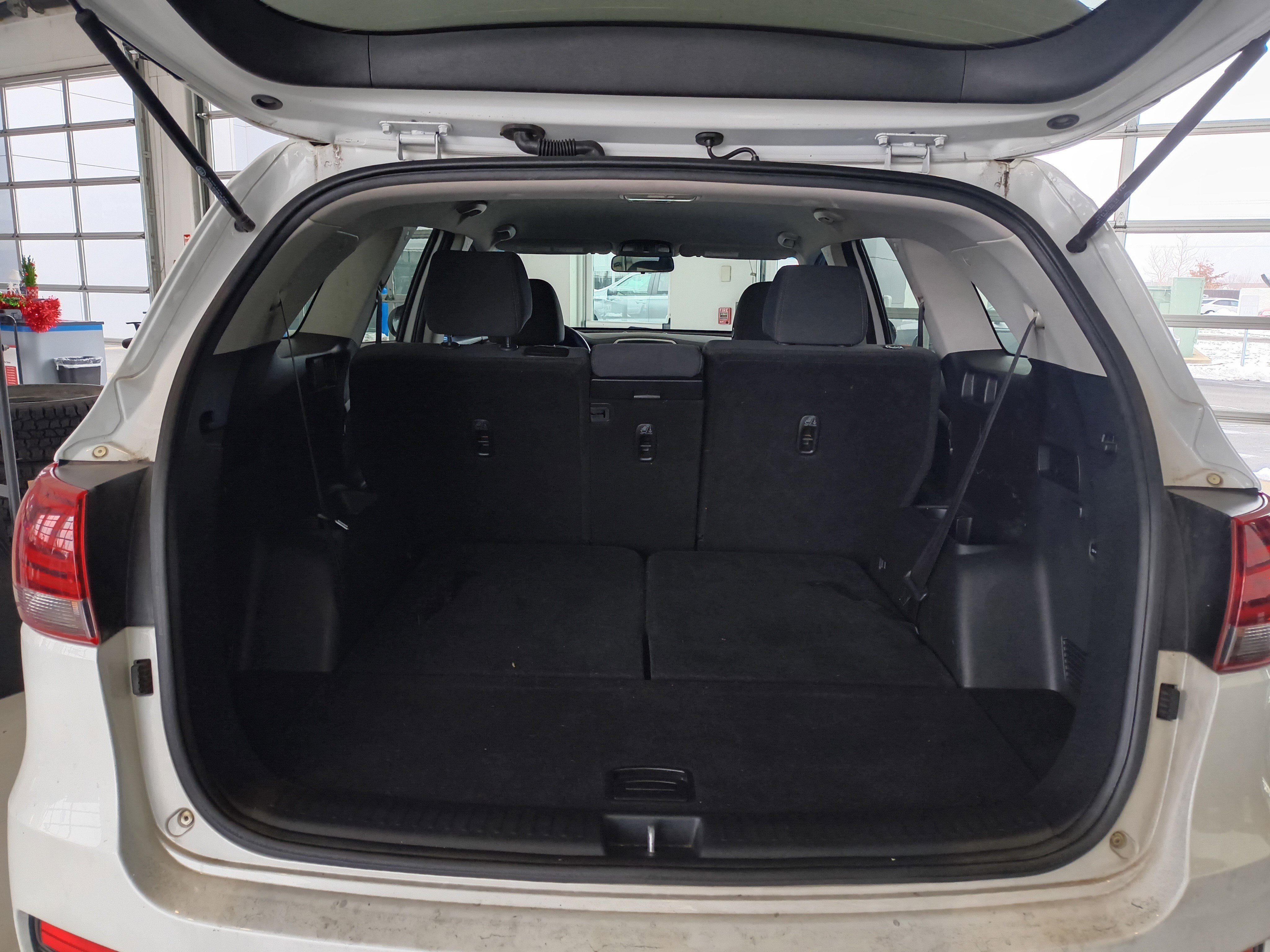 Used 2020 Kia Sorento LX image 7