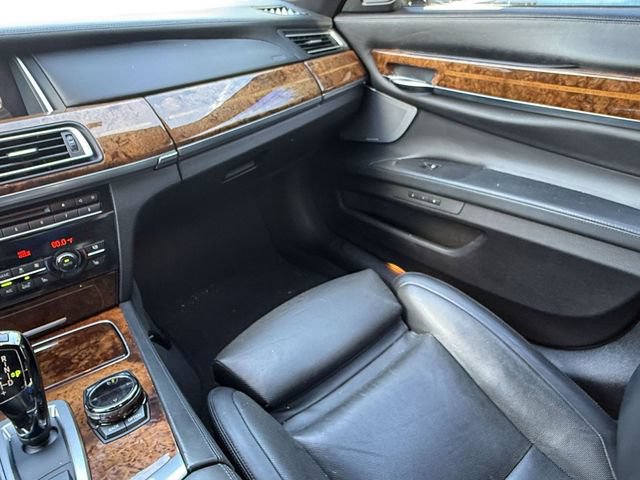 Used 2014 BMW 750i RWD image 15