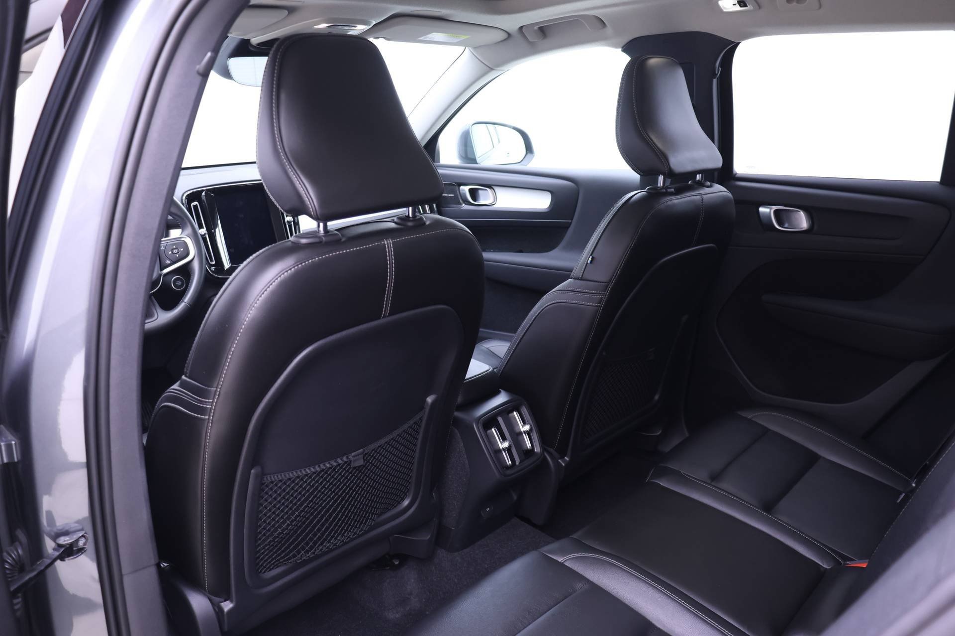 Used 2019 Volvo XC40 T5 Momentum image 16