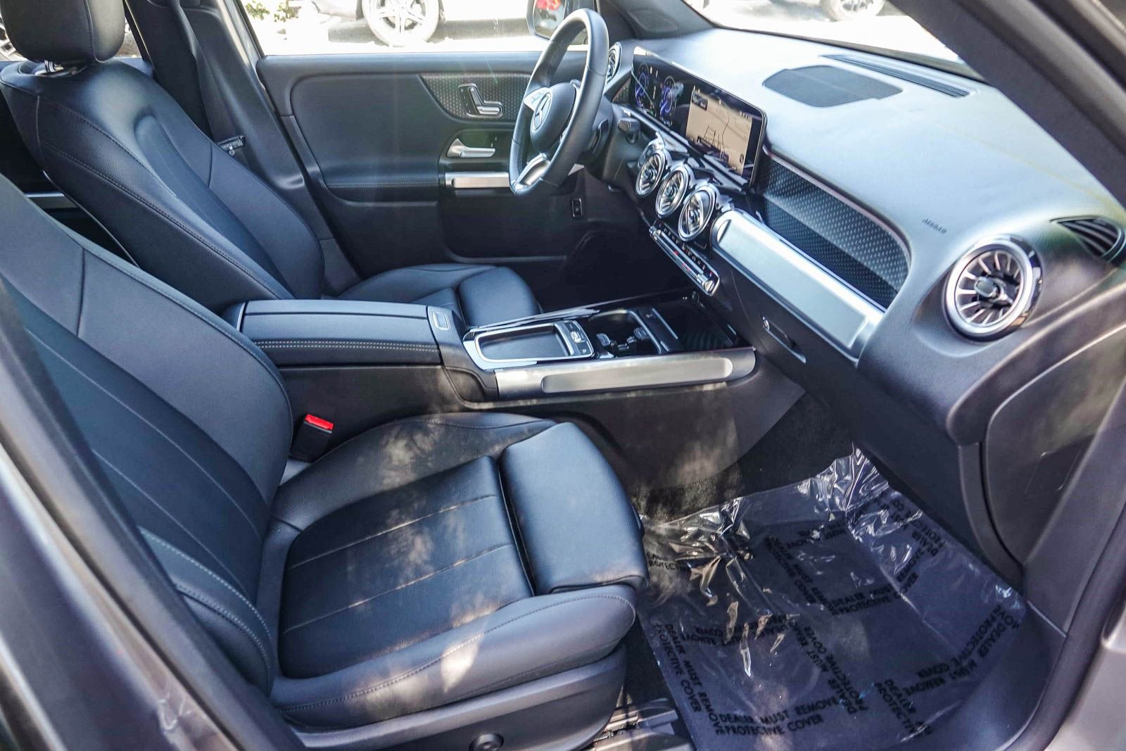 Used 2024 Mercedes-Benz EQB 300 4MATIC image 16