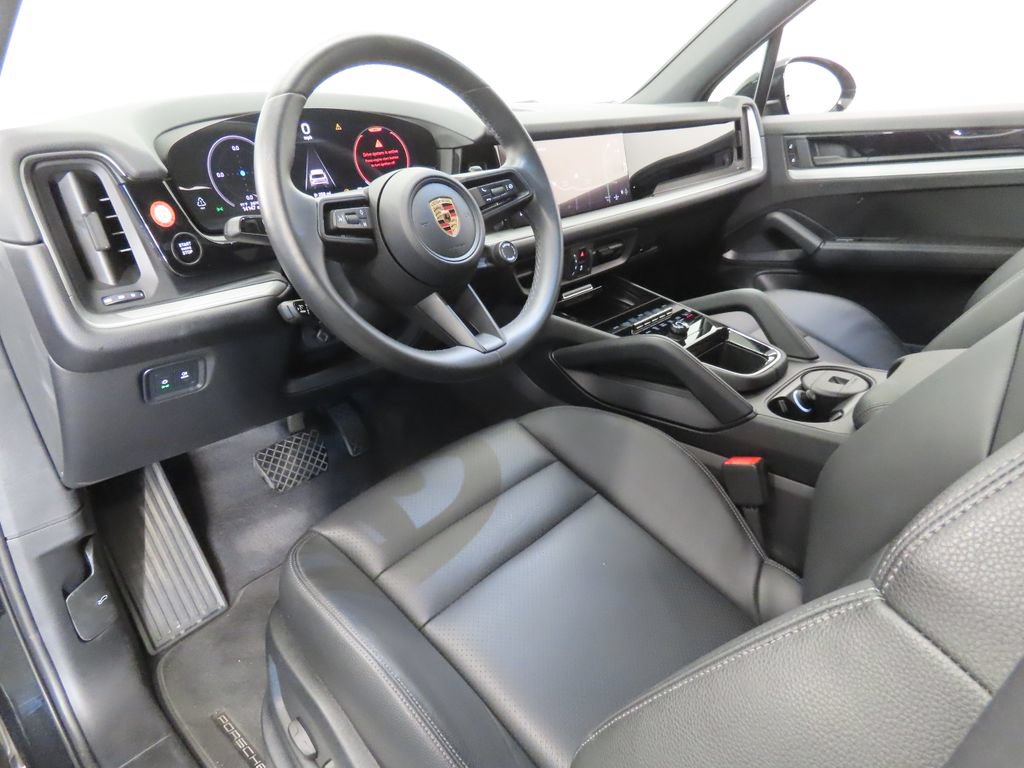 Certified 2024 Porsche Cayenne AWD/4WD image 4