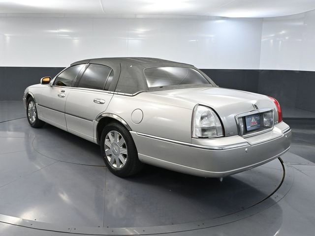 Used 2004 Lincoln Town Car Ultimate RWD image 6