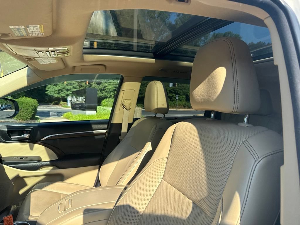 Used 2015 Toyota Highlander Limited Platinum AWD/4WD image 12