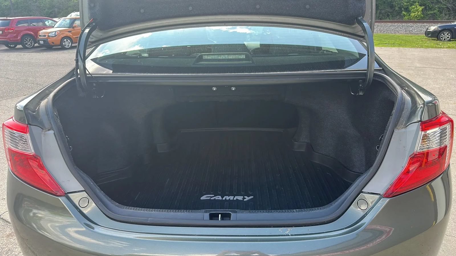 Used 2014 Toyota Camry LE FWD image 15