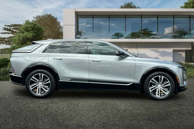 Certified 2024 Cadillac Lyriq Luxury AWD/4WD image 3