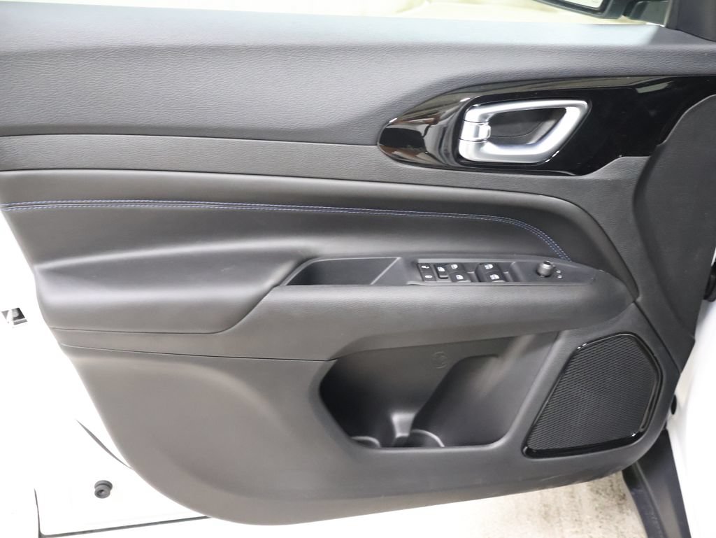 New 2026 Jeep Compass Latitude AWD/4WD image 11