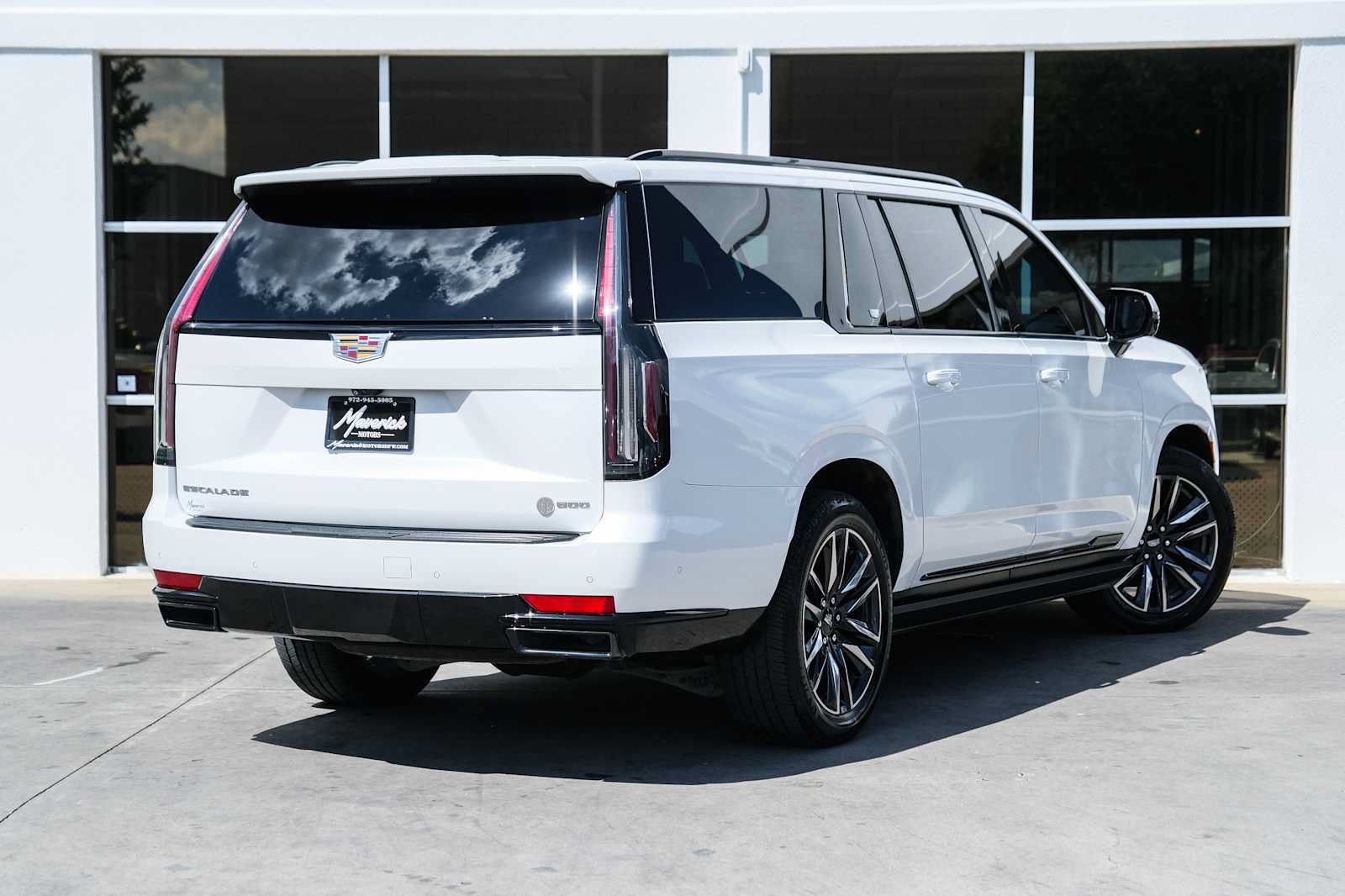 Used 2023 Cadillac Escalade ESV Sport w/ Touring Package AWD/4WD image 10