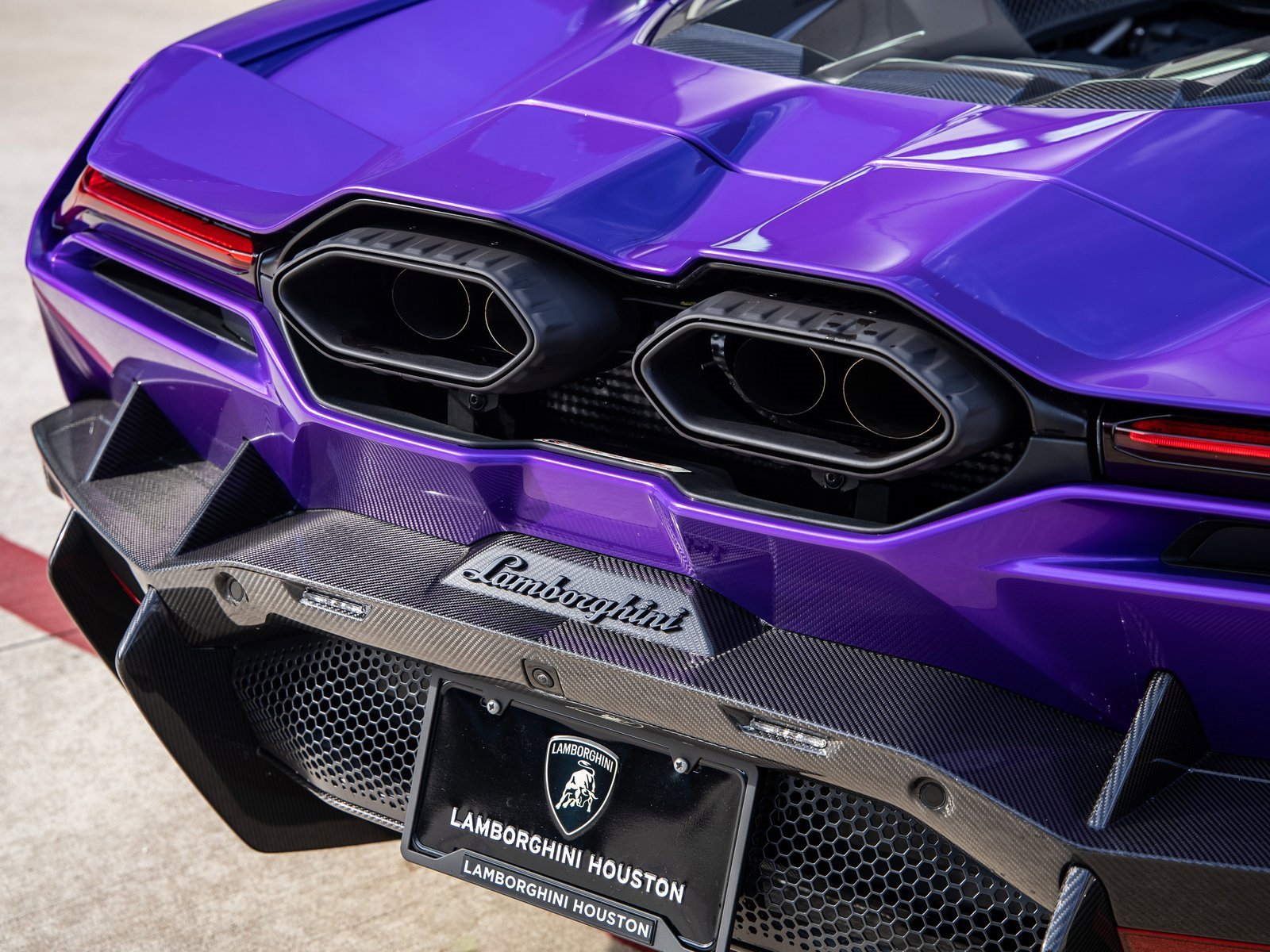 Used 2024 Lamborghini Revuelto image 15