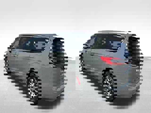 Used 2023 Chrysler Pacifica Touring-L image 45