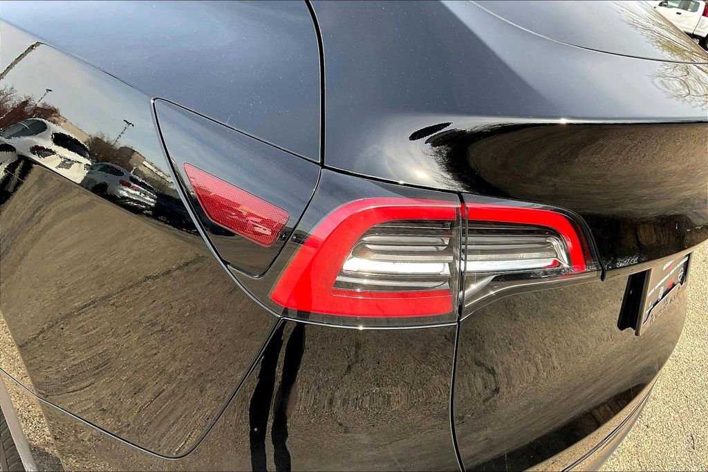 Used 2022 Tesla Model Y Long Range image 22