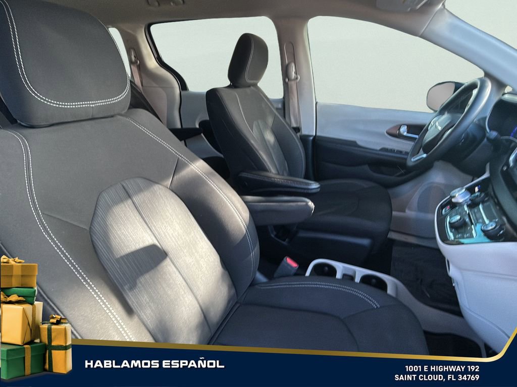 Used 2022 Chrysler Voyager LX image 36