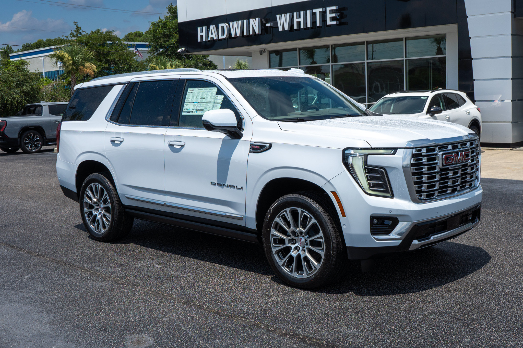 New 2026 GMC Yukon Denali w/ Denali Reserve Package AWD/4WD video 1
