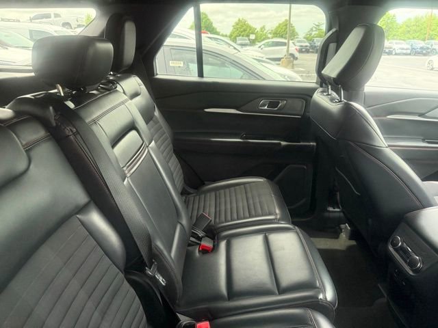 Used 2025 Ford Explorer ST-Line w/ ST-Line Street Pack AWD/4WD image 5