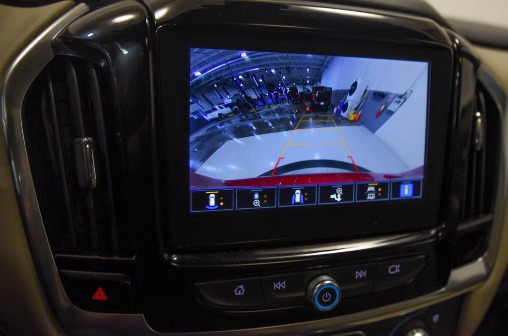Used 2023 Chevrolet Traverse Premier image 22
