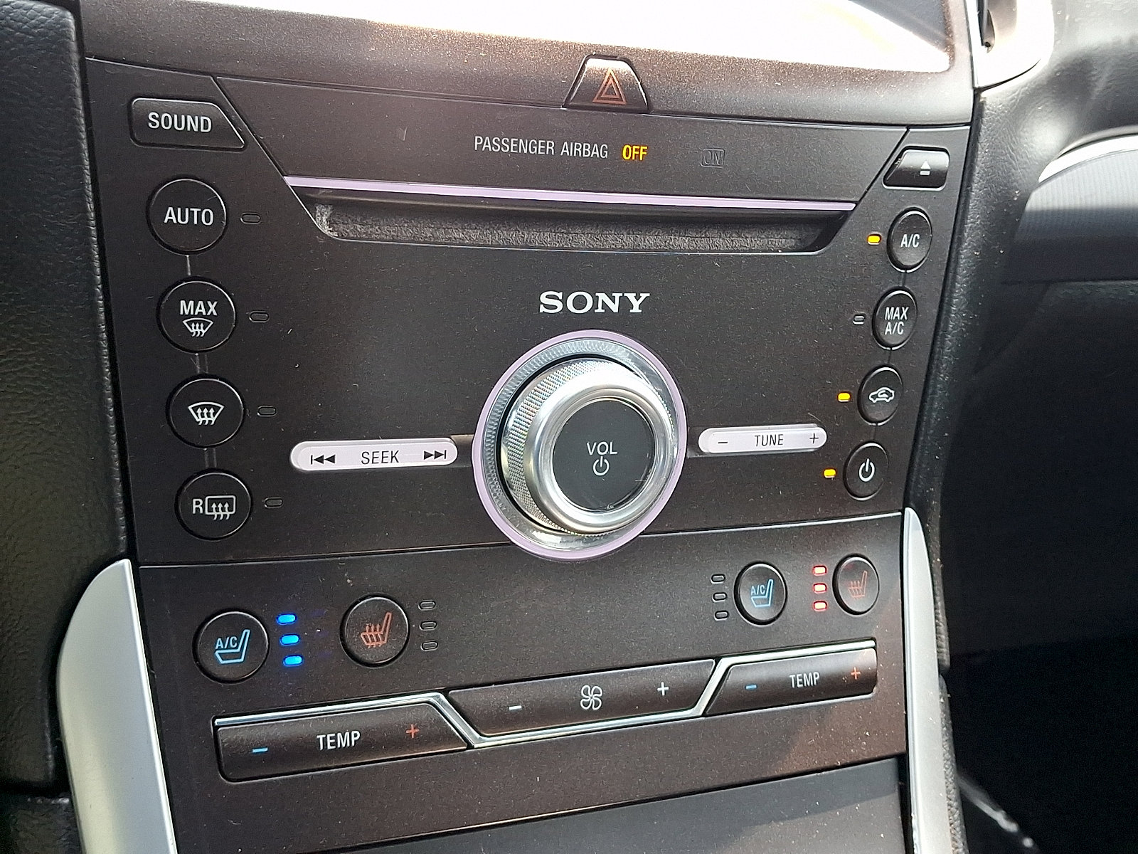 Used 2018 Ford Edge Titanium w/ Equipment Group 301A AWD/4WD image 18