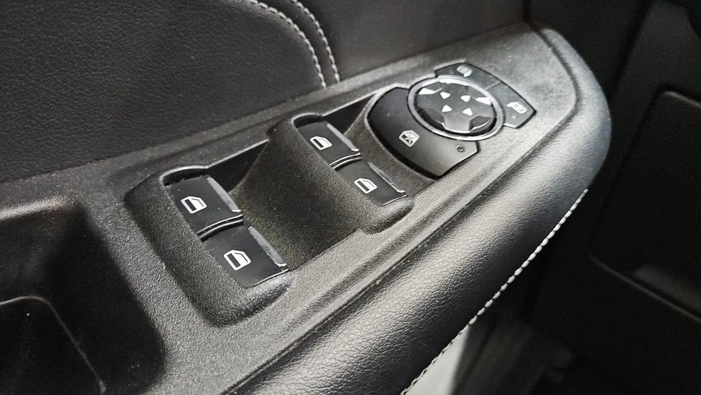 Used 2023 Ford Edge Titanium AWD/4WD image 20