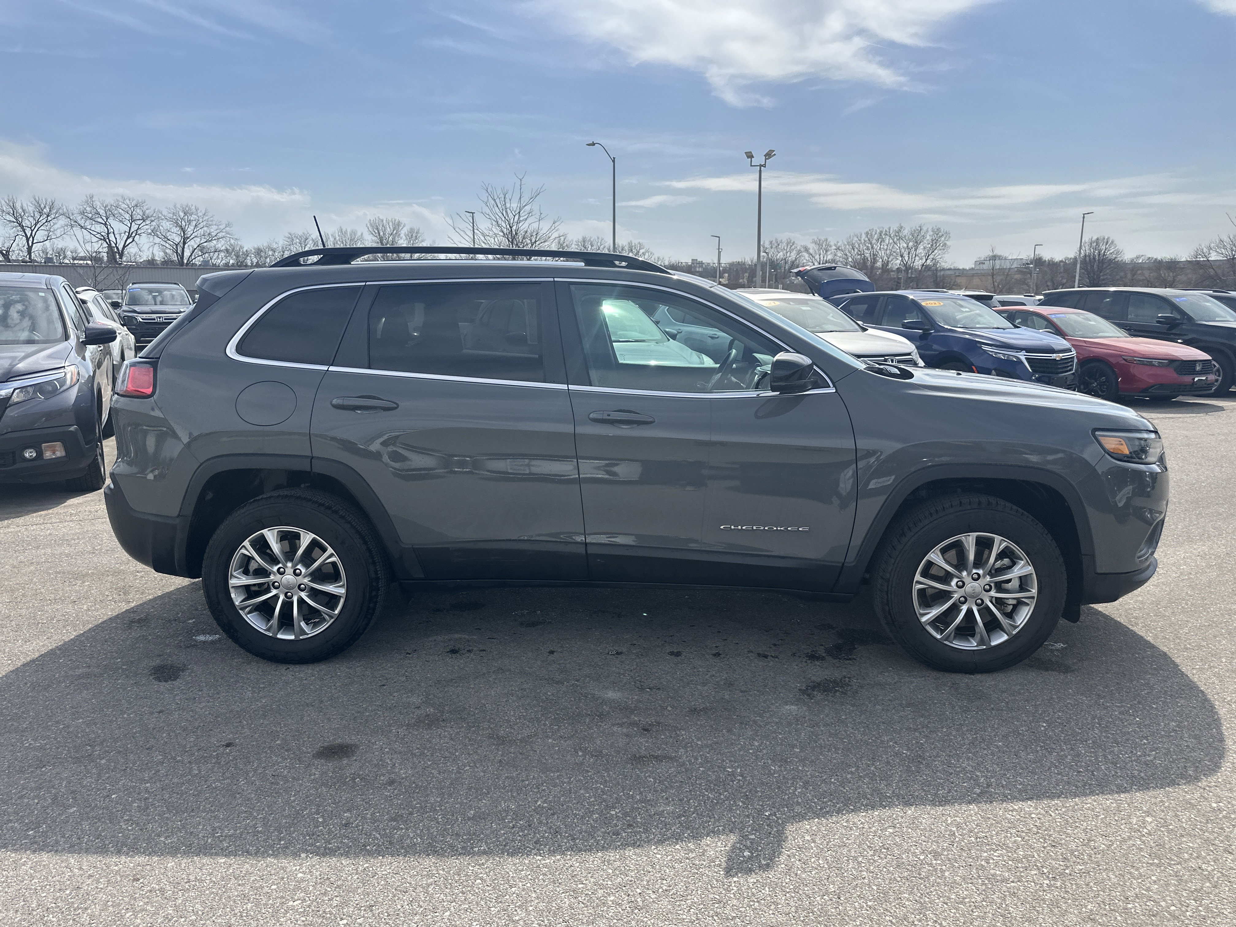 Used 2022 Jeep Cherokee Latitude Lux image 3
