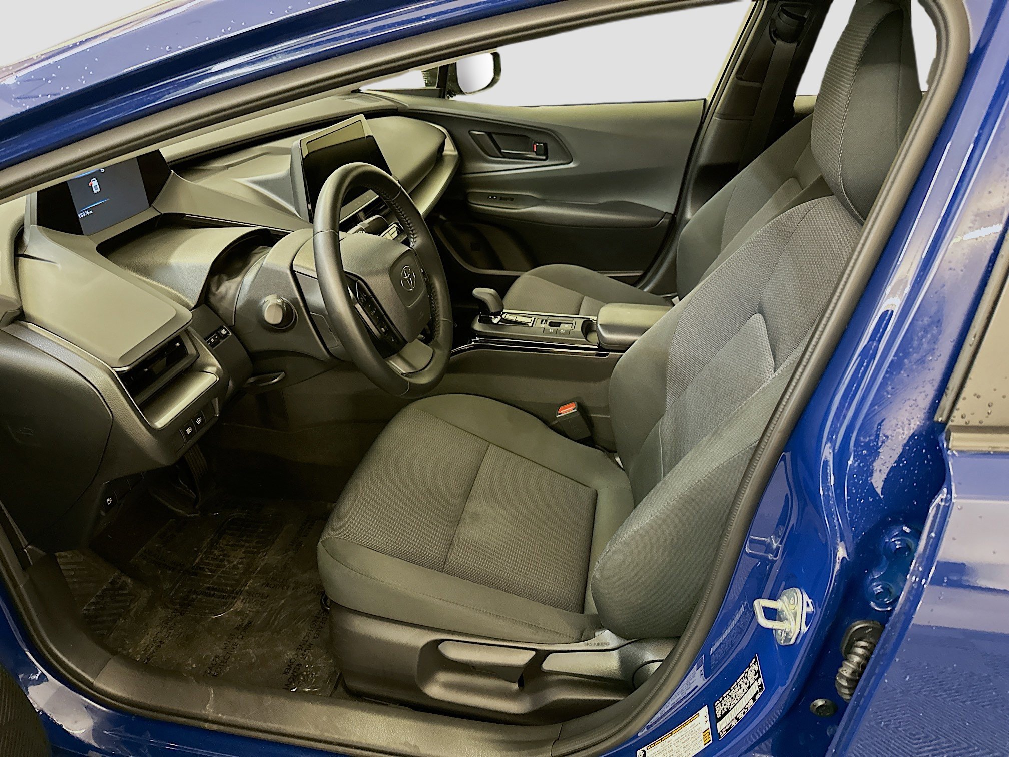 Used 2025 Toyota Prius LE FWD image 13