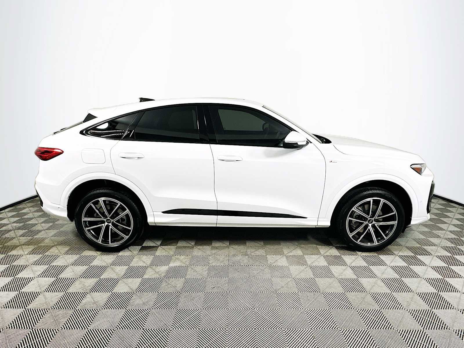 New 2026 Audi Q5 Premium Plus AWD/4WD image 8
