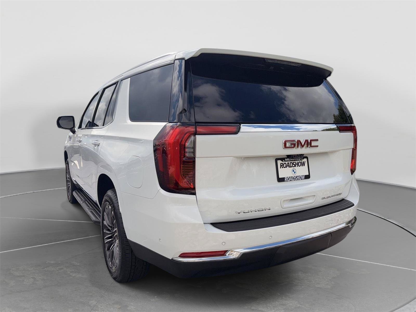 Used 2026 GMC Yukon Elevation w/ Elevation Premium Package AWD/4WD image 3