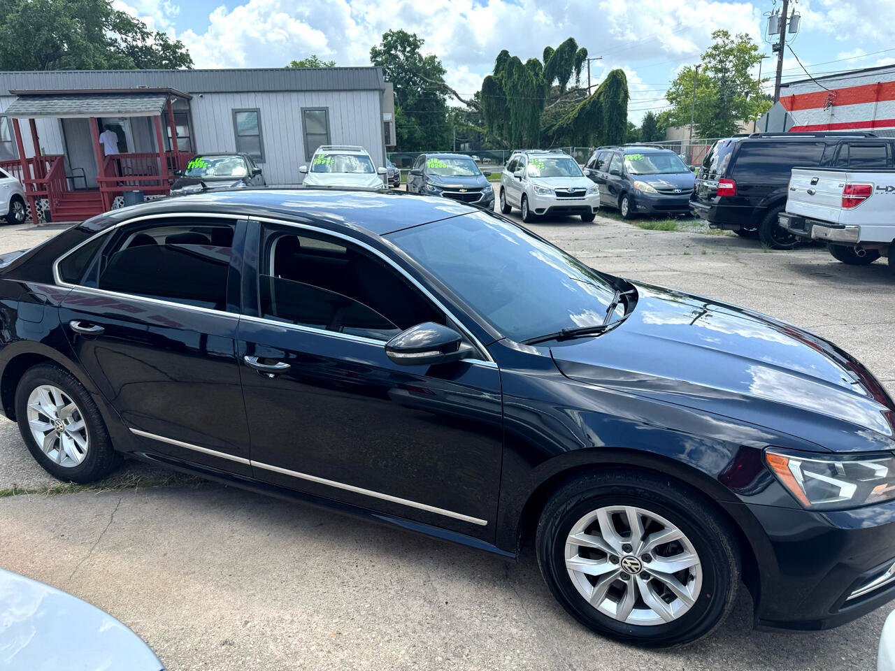 Used 2017 Volkswagen Passat 1.8T S image 5