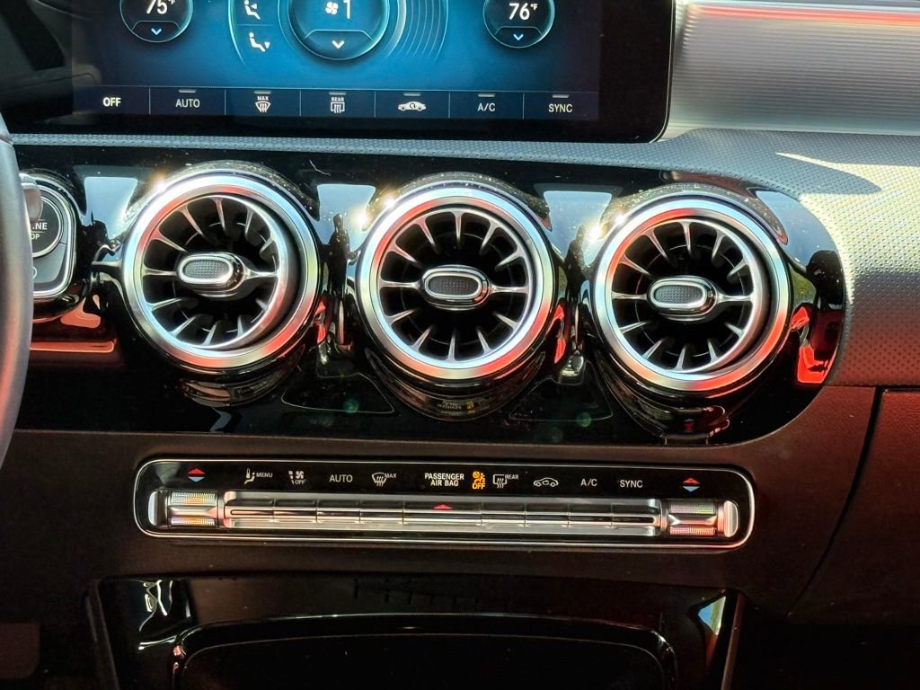 Used 2023 Mercedes-Benz CLA 250 4MATIC image 14