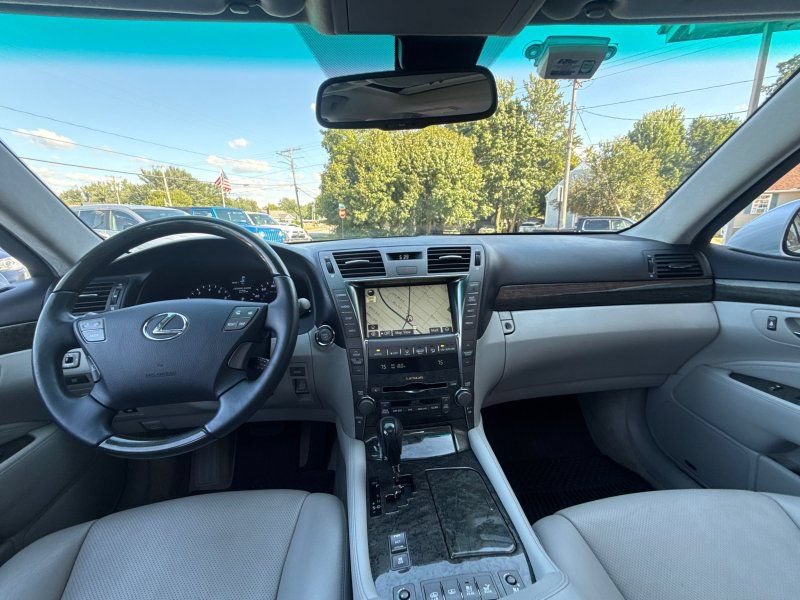Used 2007 Lexus LS 460 L w/ Luxury Pkg RWD image 21