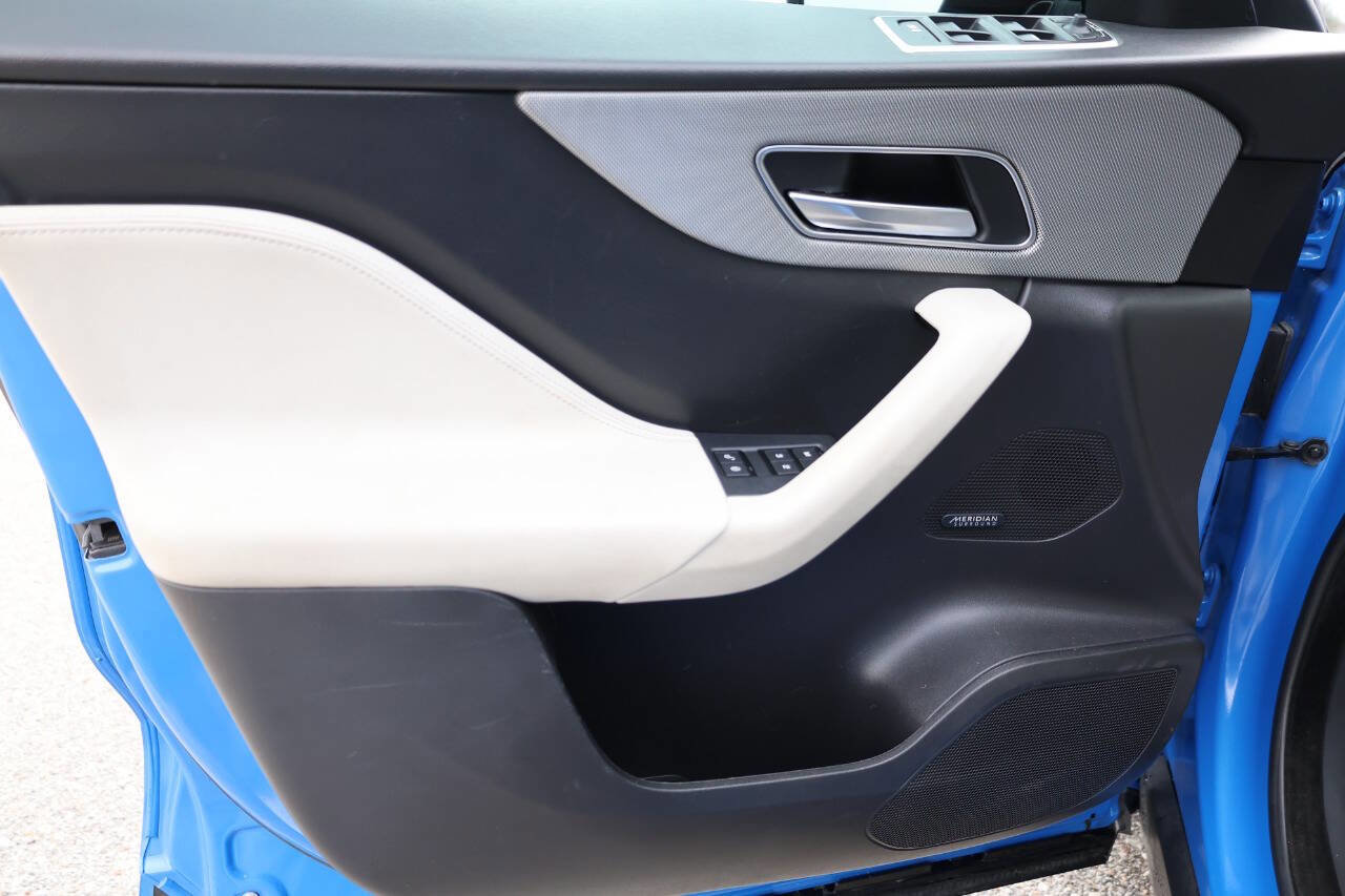 Used 2020 Jaguar F-PACE SVR image 12