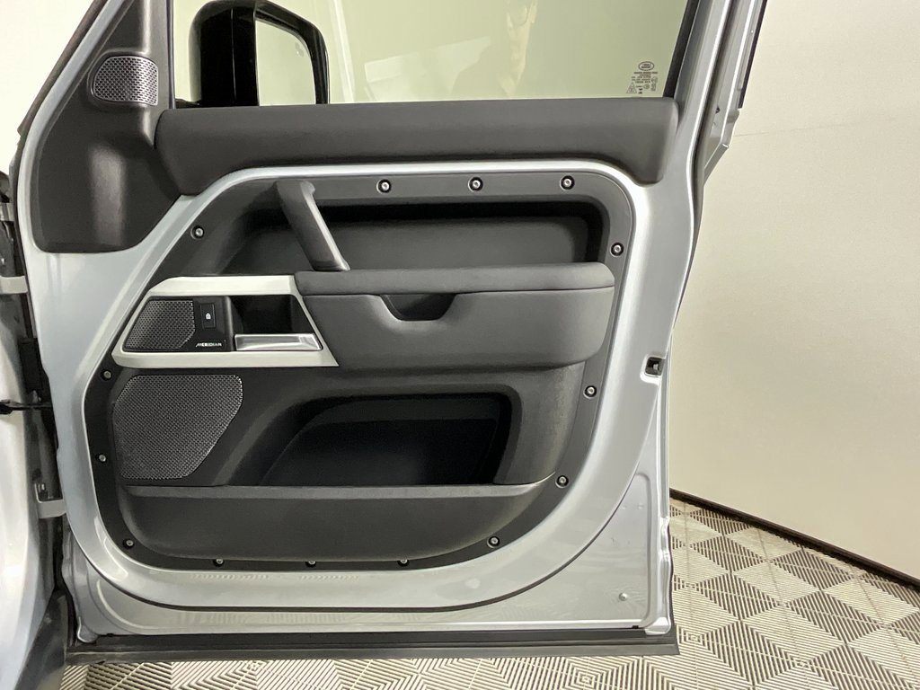 Used 2024 Land Rover Defender 110 S image 21