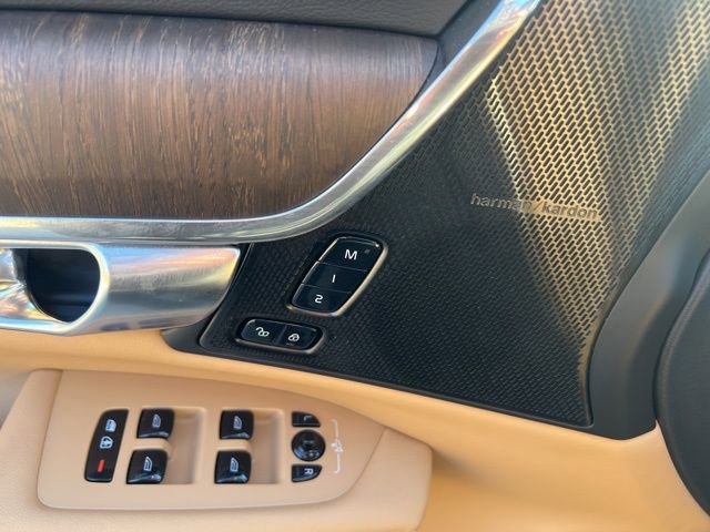 Certified 2025 Volvo V90 B6 Cross Country Ultra image 26