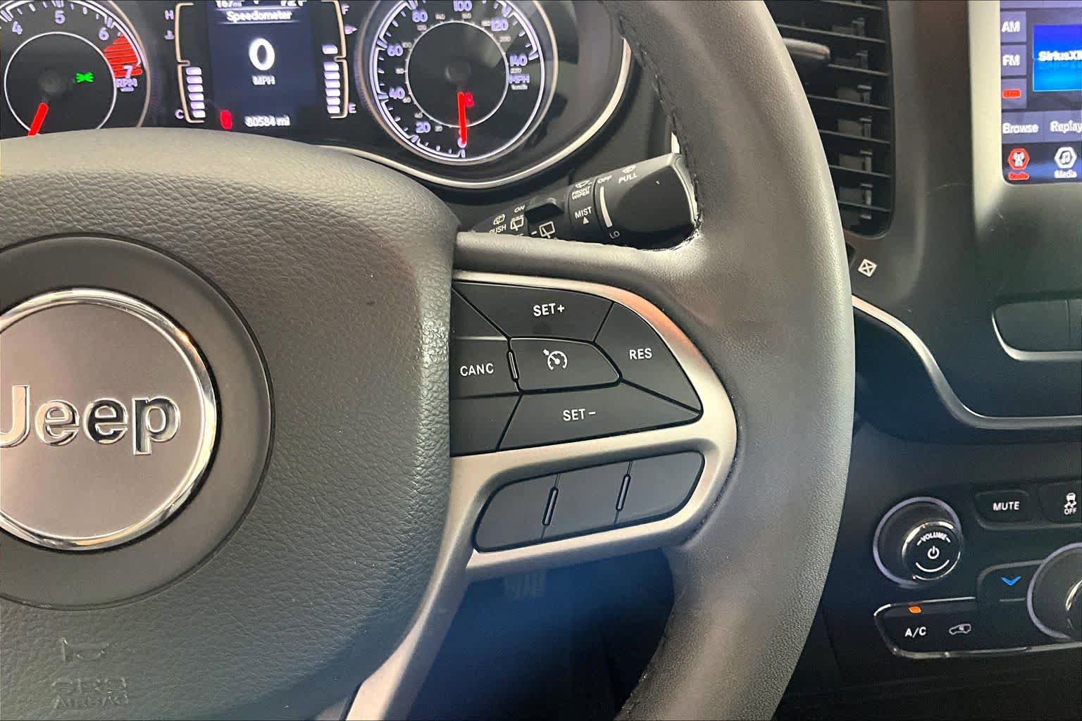 Used 2020 Jeep Cherokee Latitude Plus FWD image 24