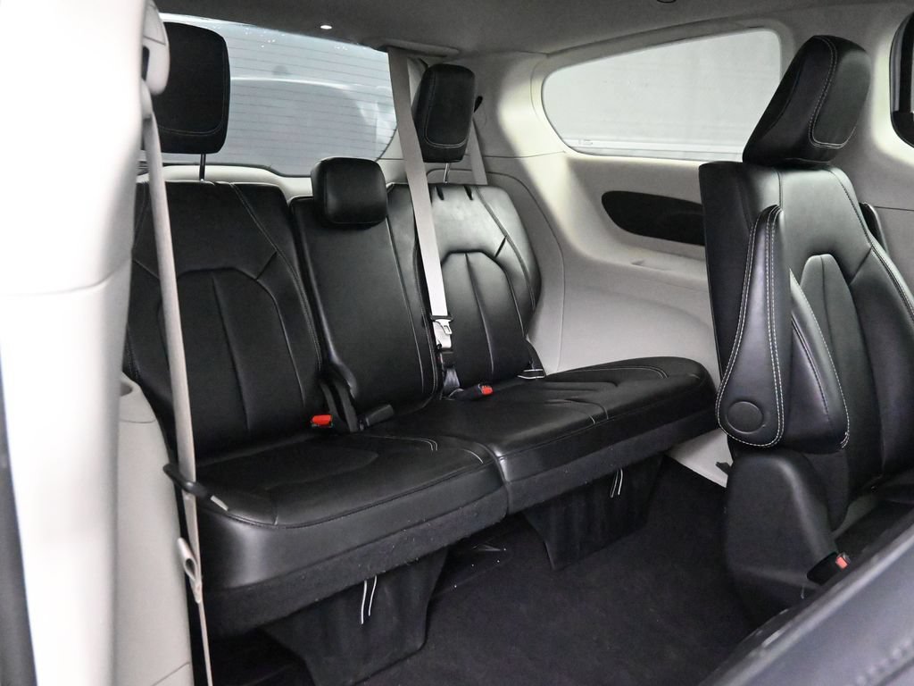 Used 2024 Chrysler Pacifica Limited FWD image 22