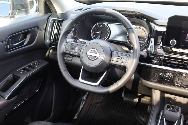 Certified 2025 Nissan Pathfinder SV w/ SV Premium Package FWD image 27