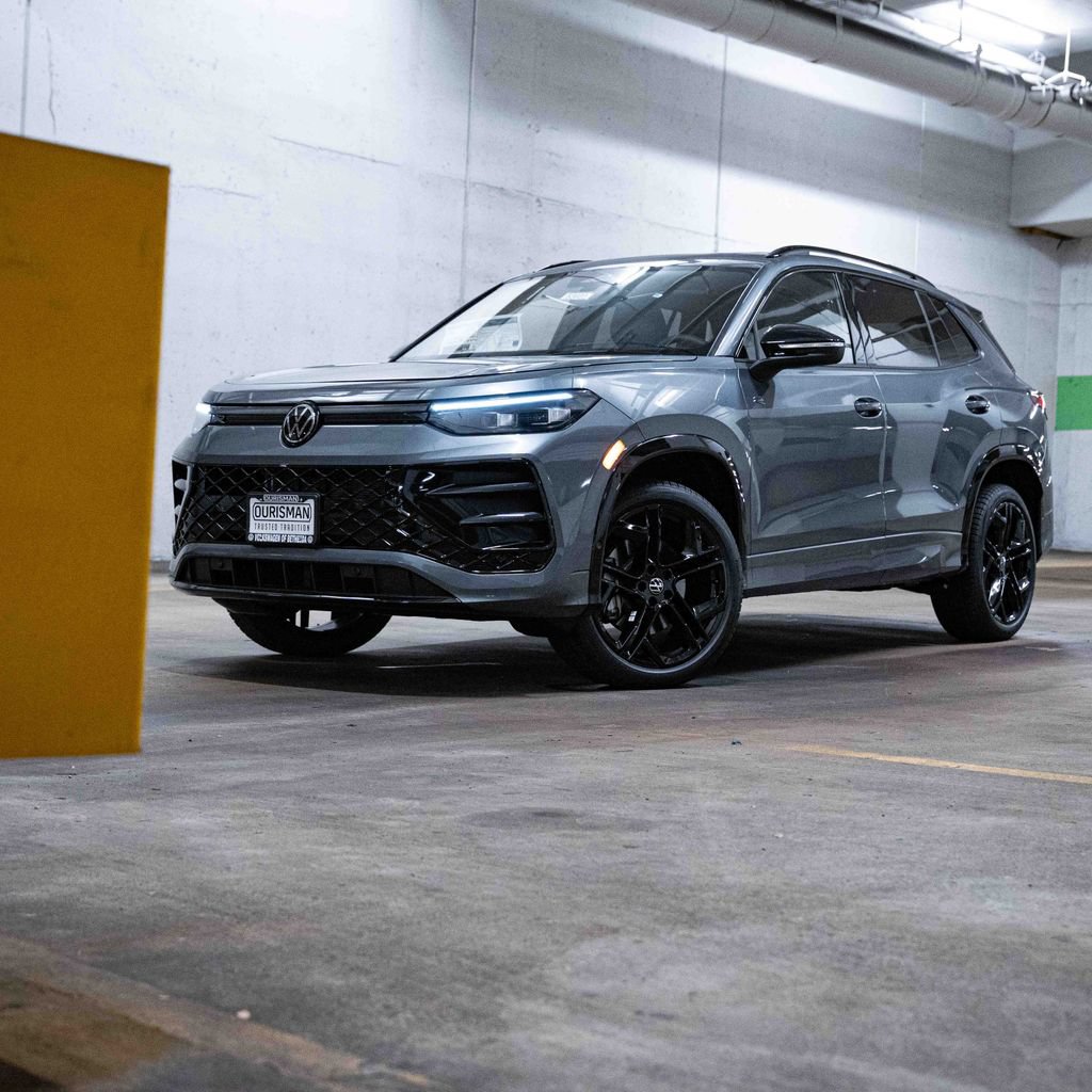 New 2026 Volkswagen Tiguan SE R-Line AWD/4WD image 1