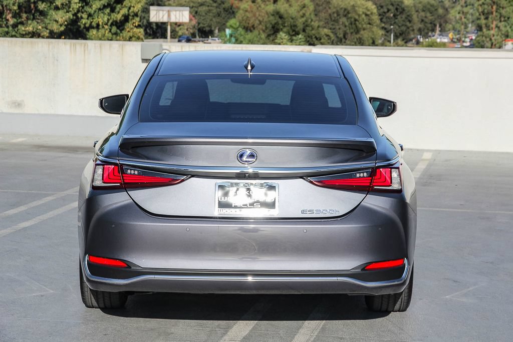 Used 2020 Lexus ES 300h w/ Accessory Package FWD image 5