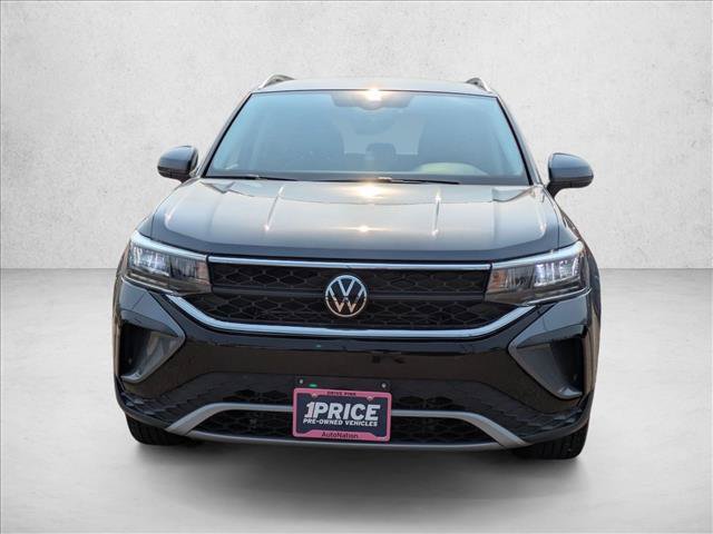 Used 2024 Volkswagen Taos SE FWD image 2