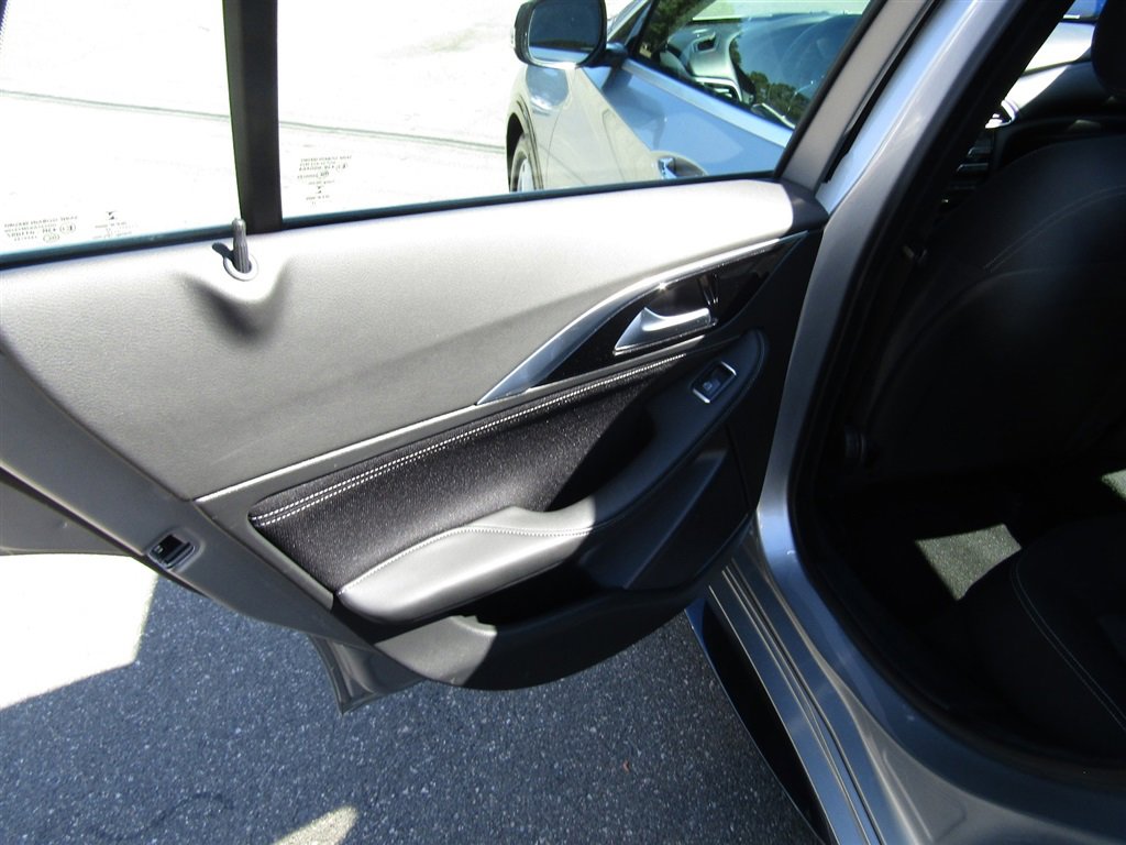 Used 2018 INFINITI QX30 image 11