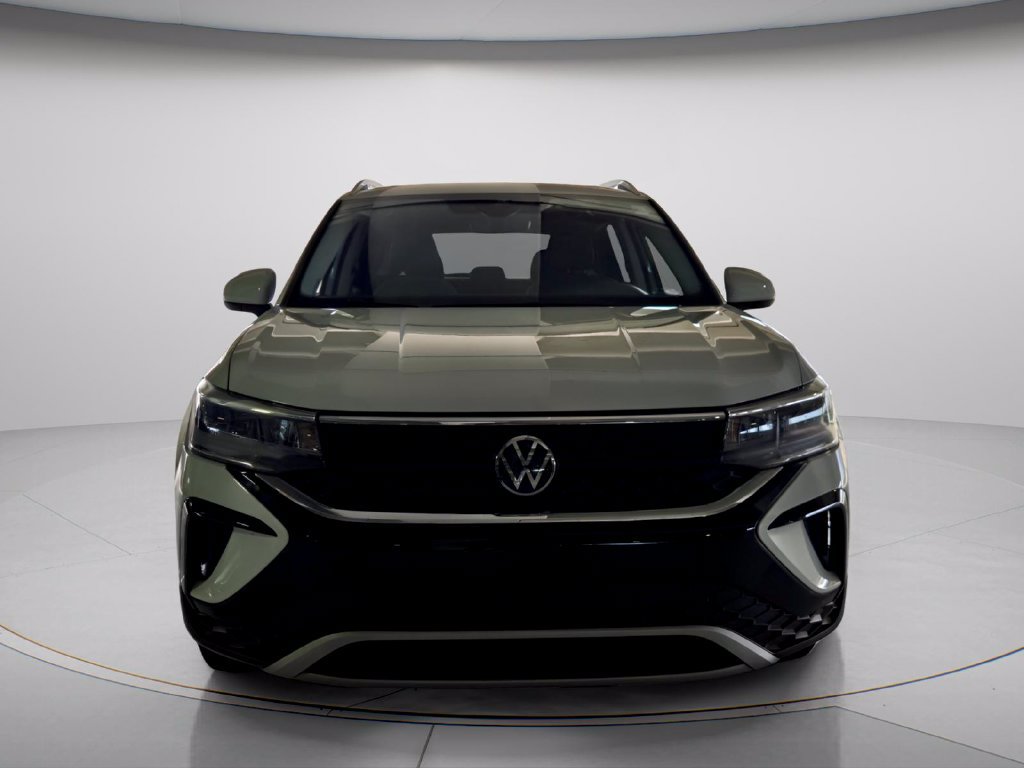 Certified 2024 Volkswagen Taos SE w/ Panoramic Sunroof Package FWD image 9