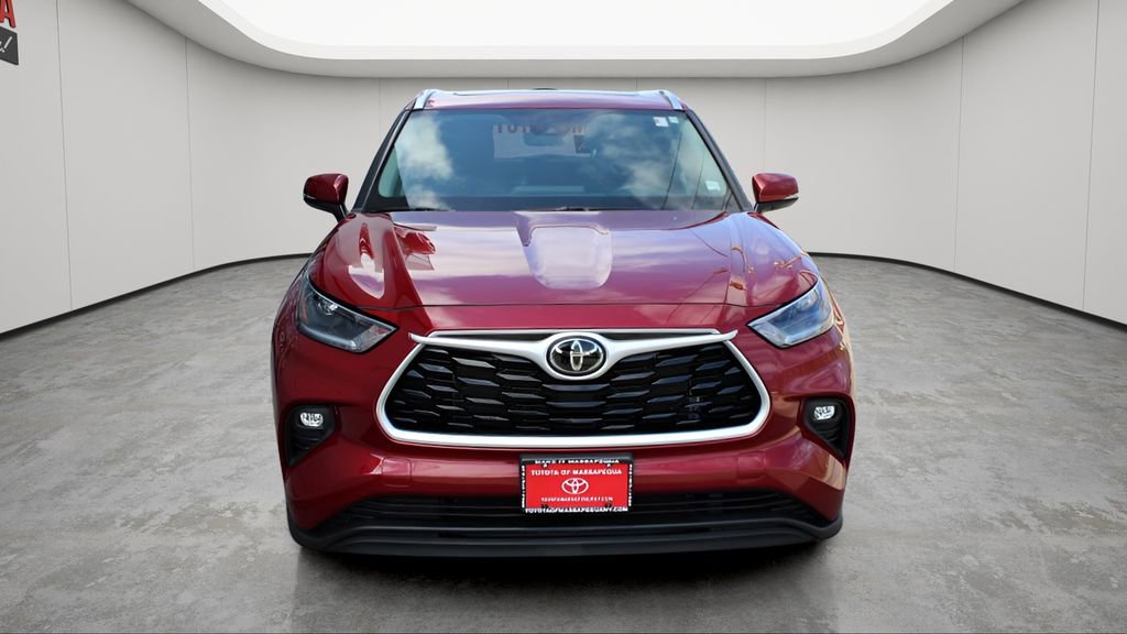Used 2021 Toyota Highlander XLE AWD/4WD image 7