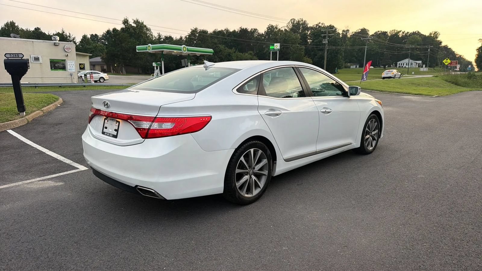Used 2017 Hyundai Azera FWD image 7