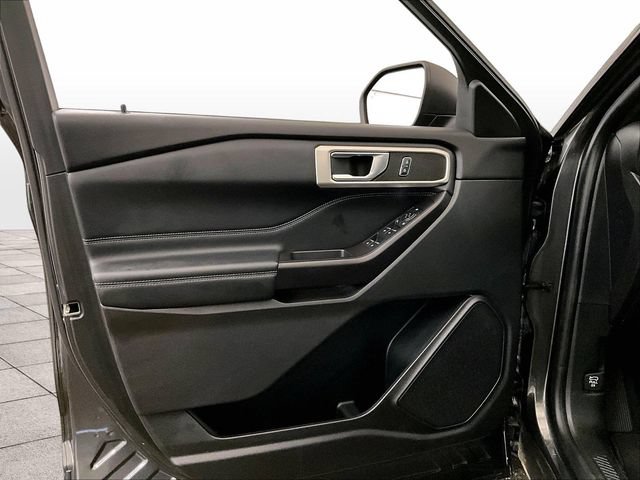 Used 2020 Ford Explorer XLT w/ Equipment Group 202A AWD/4WD image 22