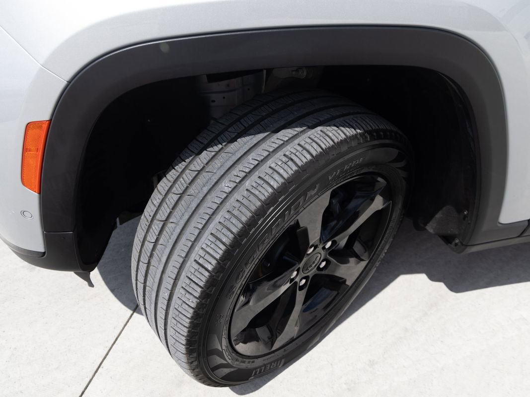 Used 2025 Jeep Grand Cherokee L Limited w/ Luxury Tech Group II AWD/4WD image 9