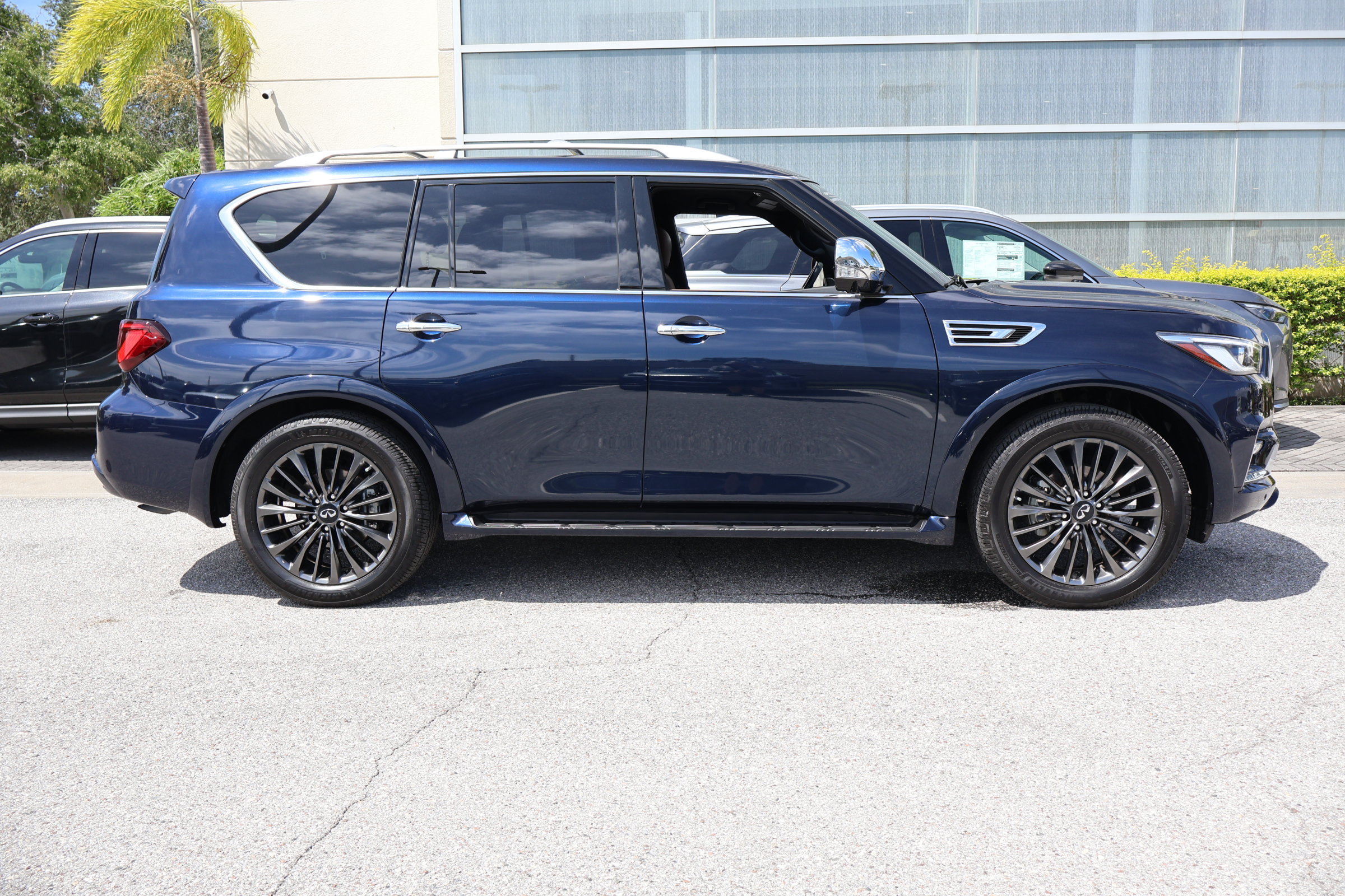 Certified 2022 INFINITI QX80 Sensory w/ Cargo Package RWD image 11