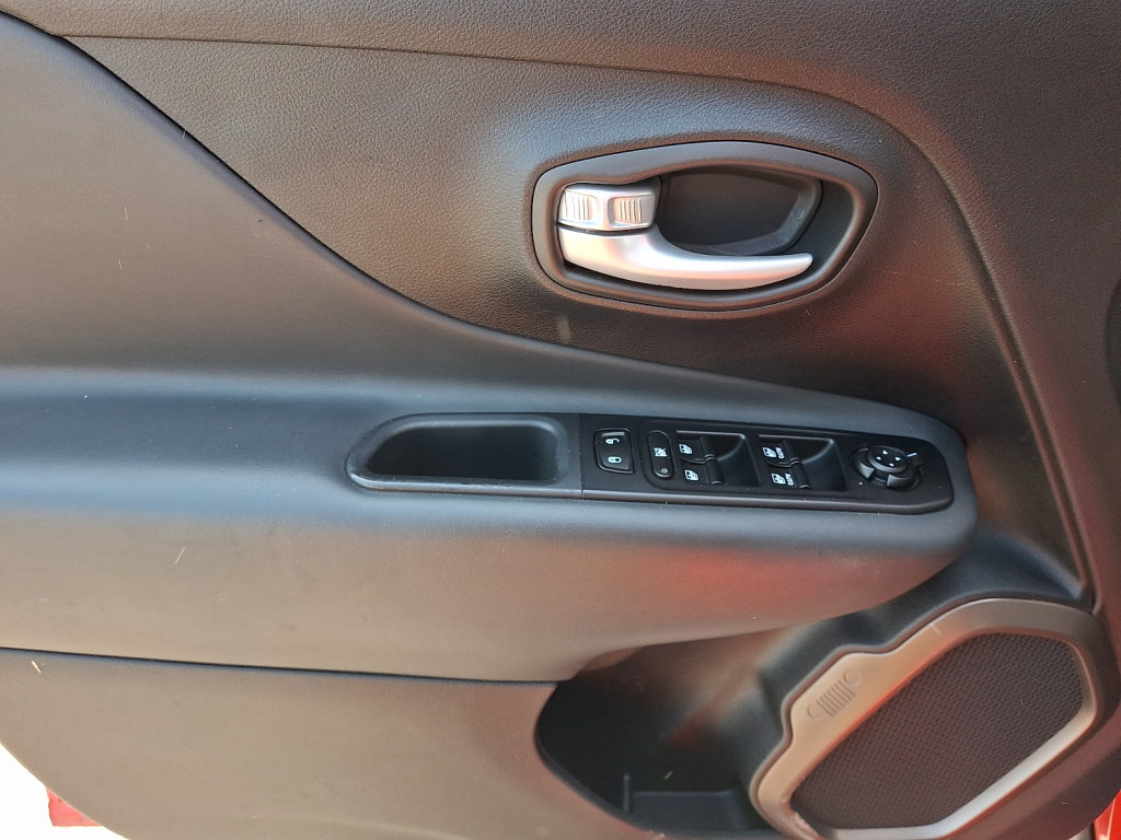 Used 2023 Jeep Renegade Latitude AWD/4WD image 23