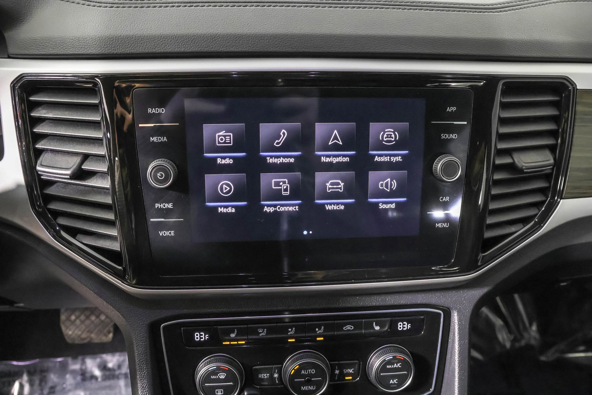 Used 2023 Volkswagen Atlas SE w/ Black Wheel Package image 30