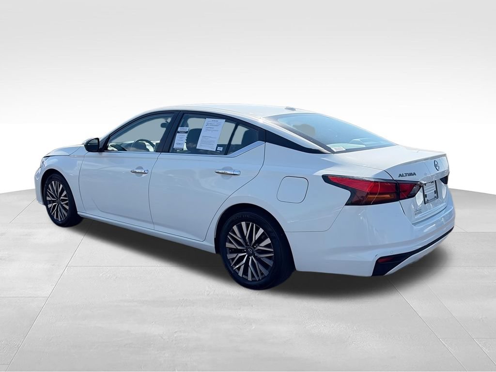 Used 2025 Nissan Altima 2.5 SV FWD image 7